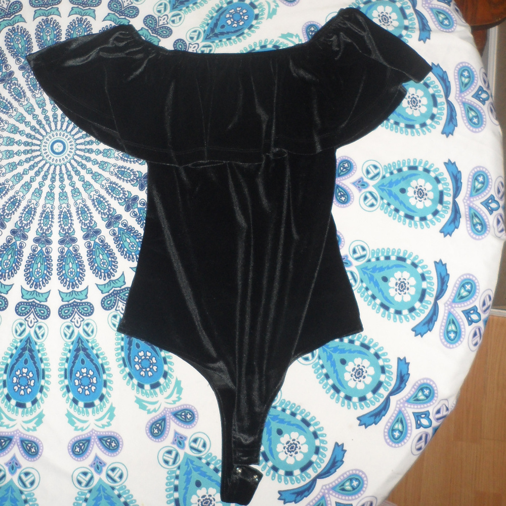 Off the shoulder velvet bodysuit